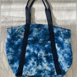 Great condition- Lululemon tote